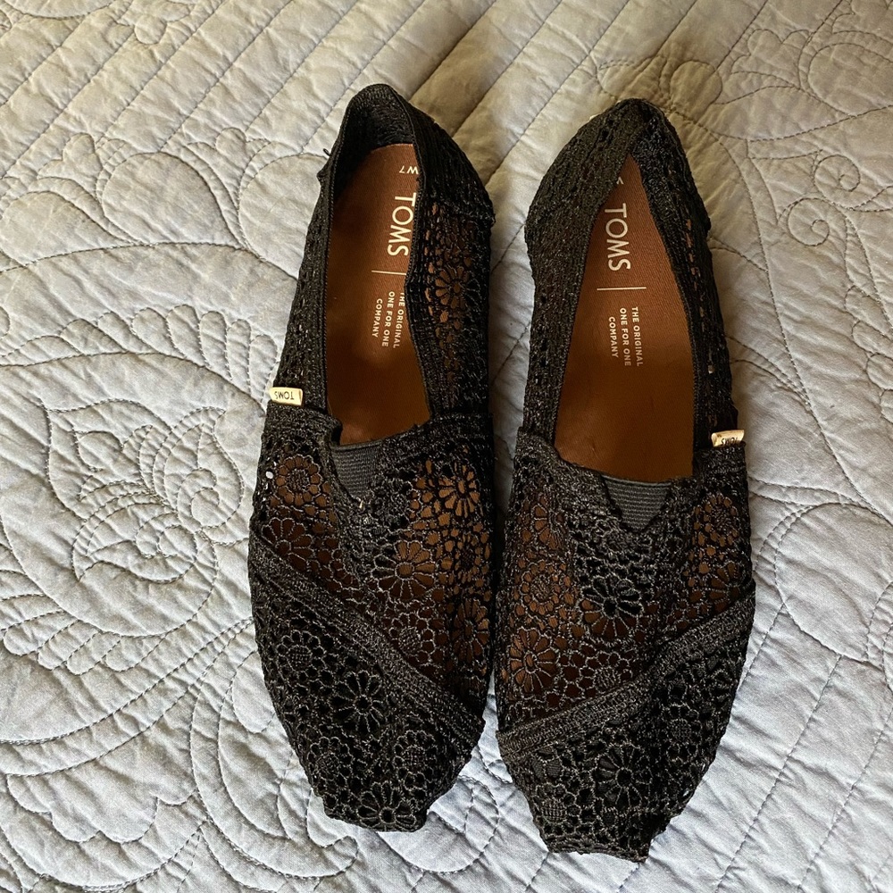 NWT 🖤 TOMS